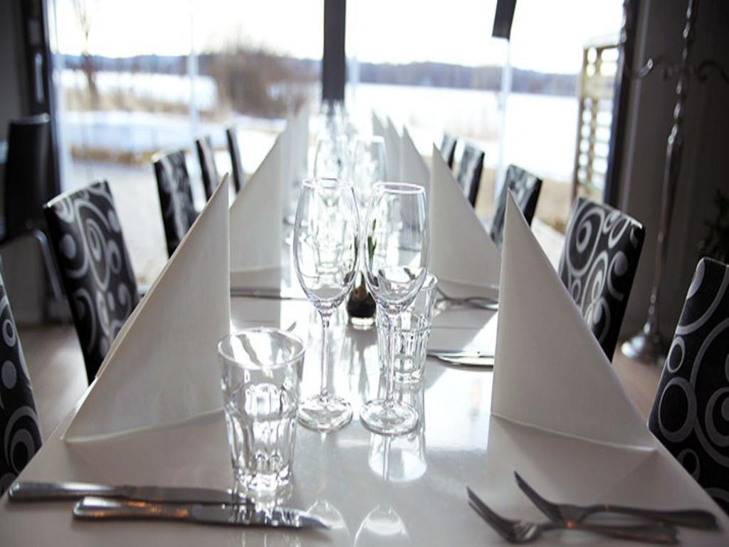 Jönköping Hasse Pa Sjoekanten Hotell & Restaurang מראה חיצוני תמונה
